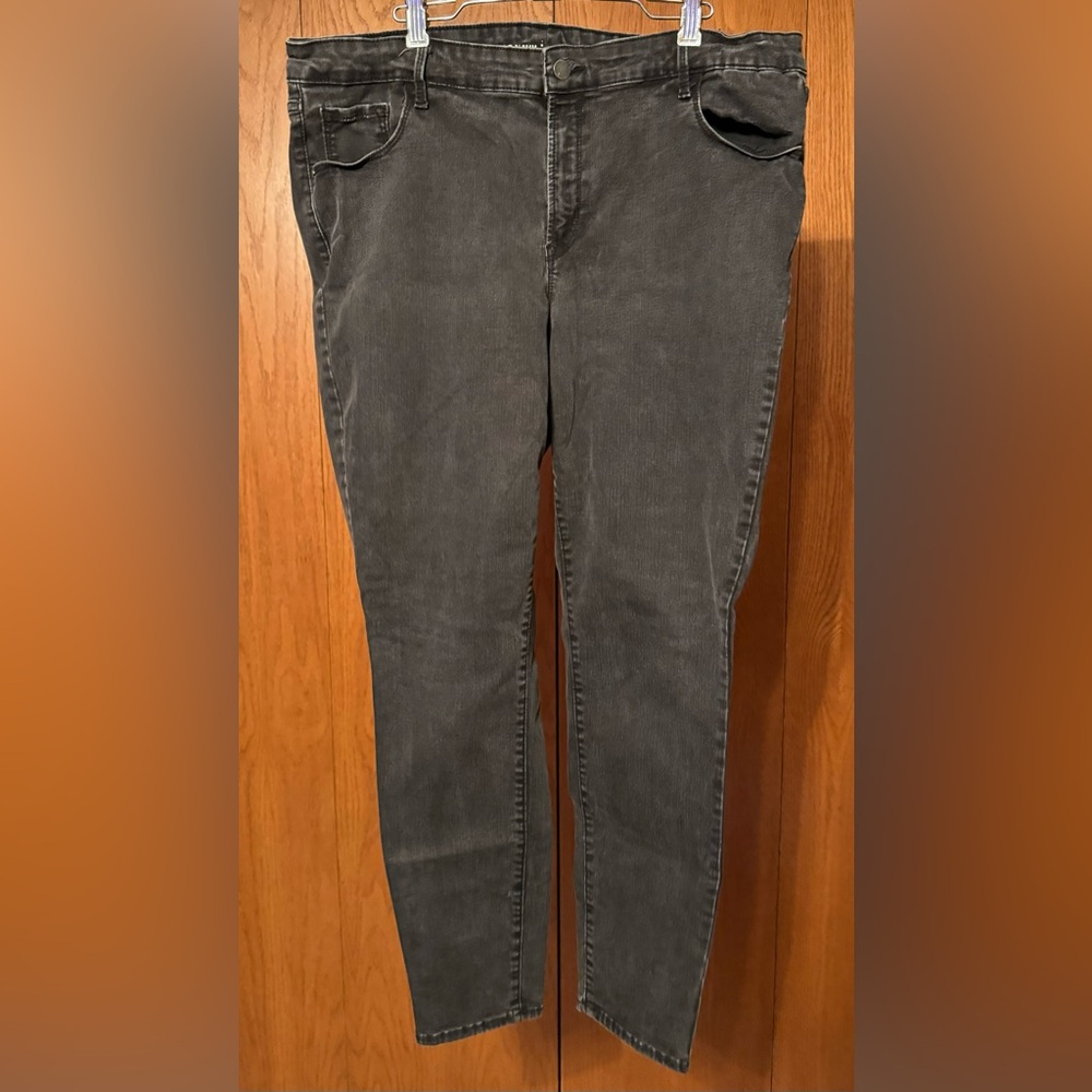 Old Navy Black Mid-Rise Skinny Jeans